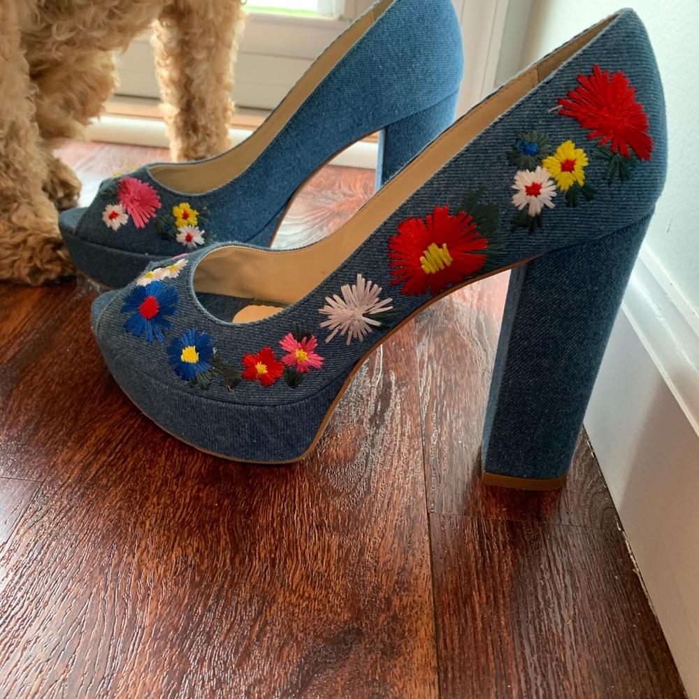Vera Pelle denim platform pumps w/floral embroidery - never worn